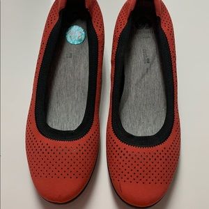 Cloudsteppers shoes by “Clark’s” to big 4 me